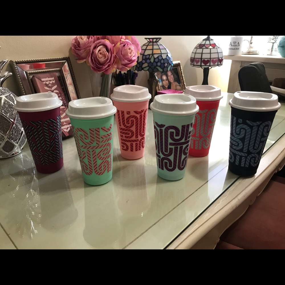 Fun reusable color changing hot cups